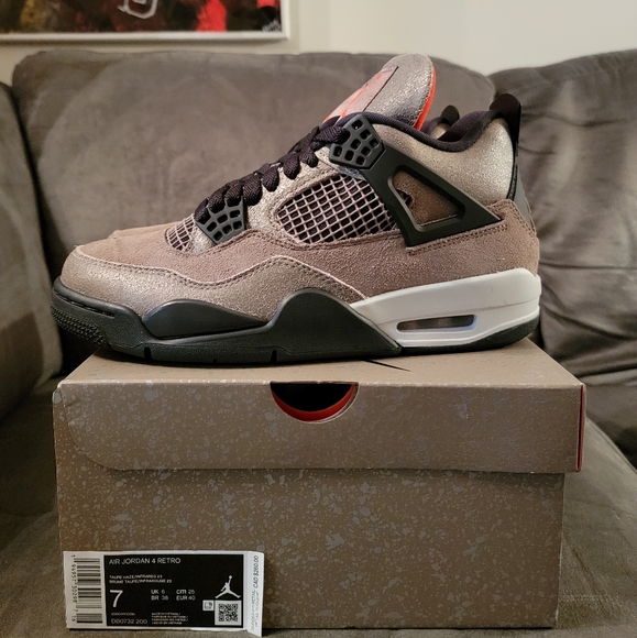 Jordan 4 Taupe Haze size 7 - Picture 2 of 5